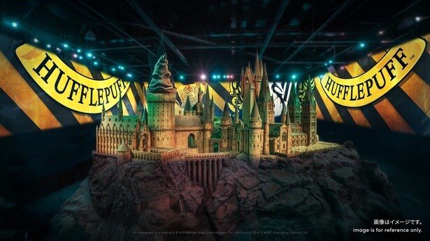 「ホグワーツ城の模型」には4寮の個性を表現したプロジェクションマッピングが投影される