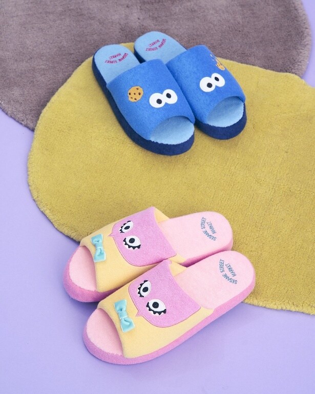 「パイルルームシューズ」(各3850円)