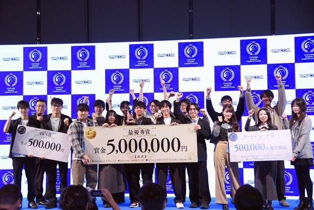 【写真を見る】最優秀賞の「octΩpus」を開発したCritical Pathの学生たち