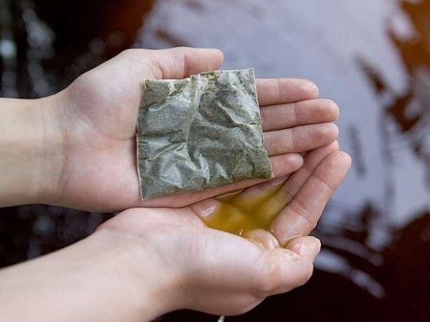 露天エリアには「お茶パック」が置かれており、各自自由にお茶パックが楽しめる