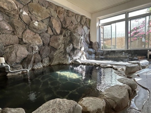 見た目は普通…入ると驚愕するほどのトロトロ！写真は女湯大浴場