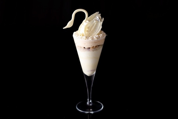 バレンタインパフェ“ホワイト スワン”(2640円)
