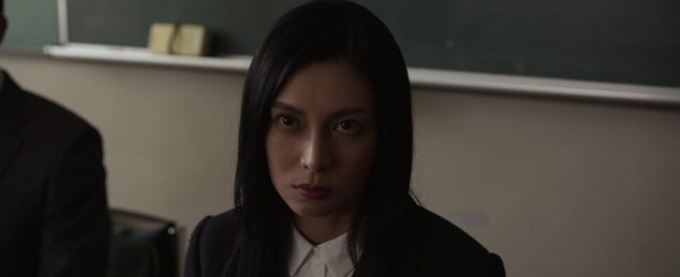 【写真】薮下(綾野剛)に対し、息子・拓翔への体罰を激しく抗議する律子(柴咲コウ)