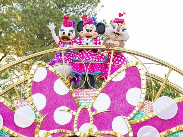 【写真】ピンクの衣装がかわいい！デイジーダック、ミニーマウス、クラリスが登場