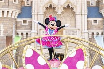 東京ディズニーランドがミニーマウスの世界観でキラキラに！パレードや夜の演出で盛り上がる