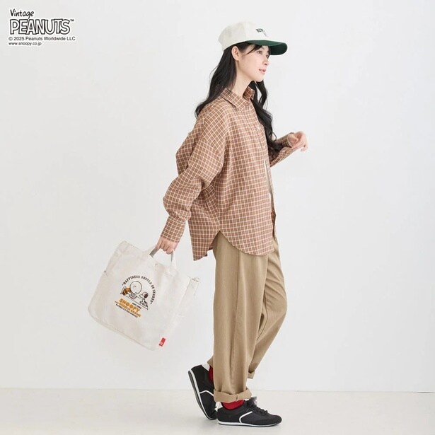 「ミディアム」は、A4サイズや13インチPCも収納できる、たっぷり容量