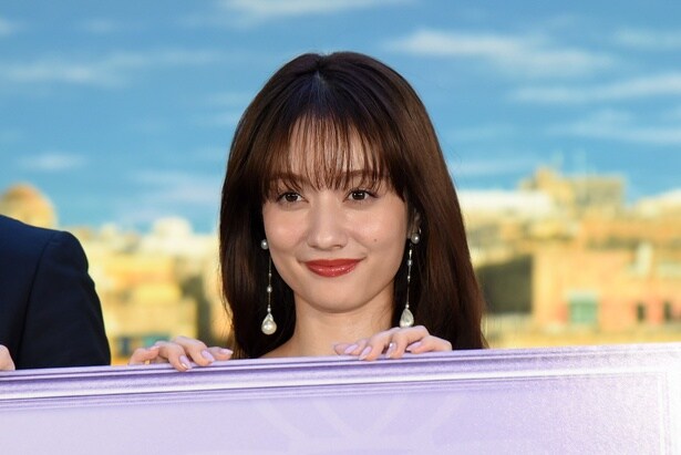 「ラブパワーキングダム2」のMCを務める谷まりあさん