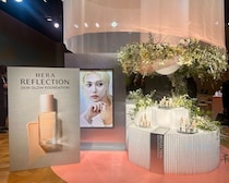 【HERA】Stray Kids フィリックス起用で話題！メイクアップアーティストのイ・ジンスが語る2026春の新作で叶える究極の美肌