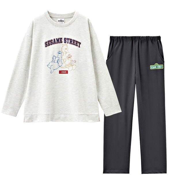 「レディースルームウェア(アイスグレー)」(3949円)