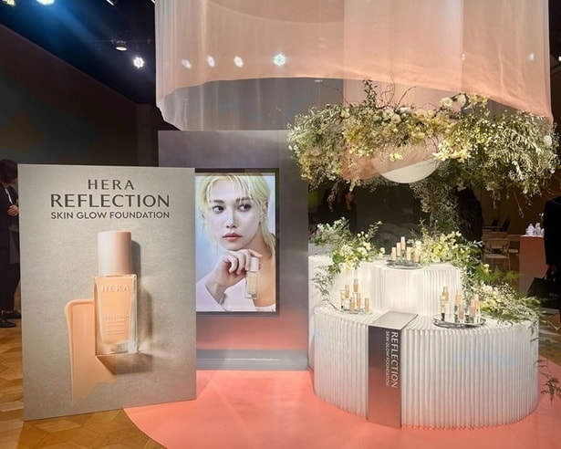 【HERA】Stray Kids フィリックス起用で話題！メイクアップアーティストのイ・ジンスが語る2026春の新作で叶える究極の美肌