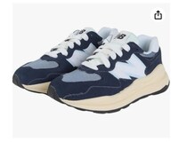 スエードとレザーの素材が醸し出す高級感。ユニセックスモデル【ニューバランス】のスニーカーがAmazonに登場中‼