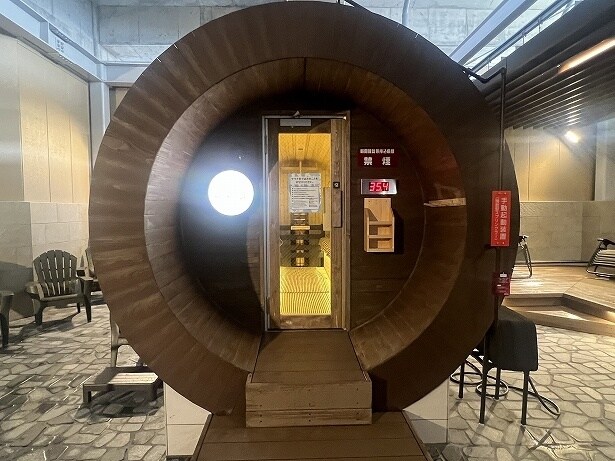 露天エリアにはバレルサウナ「ゆらぎ」がある。