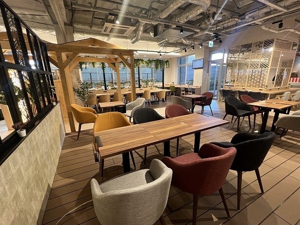 館内のレストランでサウナ後のおなかを満たそう