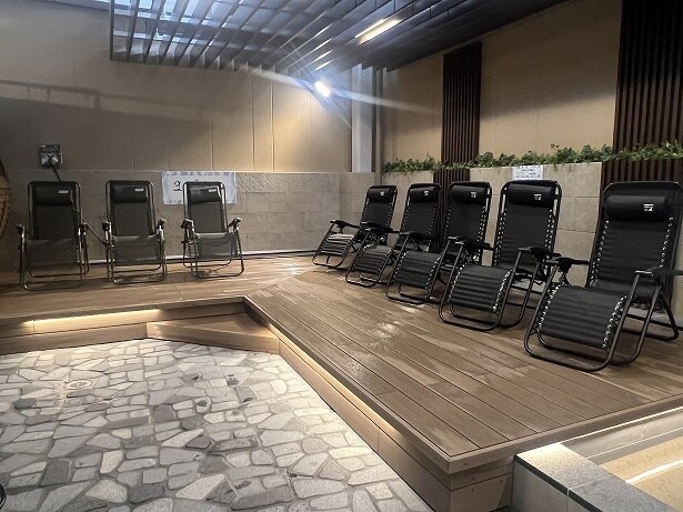 ととのい椅子の数も多く、インフィニティチェアも充実