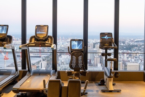 絶景を眺めながら「フィットネスジム」で、ワークアウトも可能