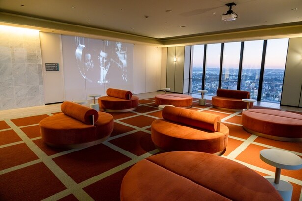 「シアタールーム」では、ゆっくり映画鑑賞。この日は、横浜にゆかりのあるチャーリー・チャップリンの主演作品が上映されていた