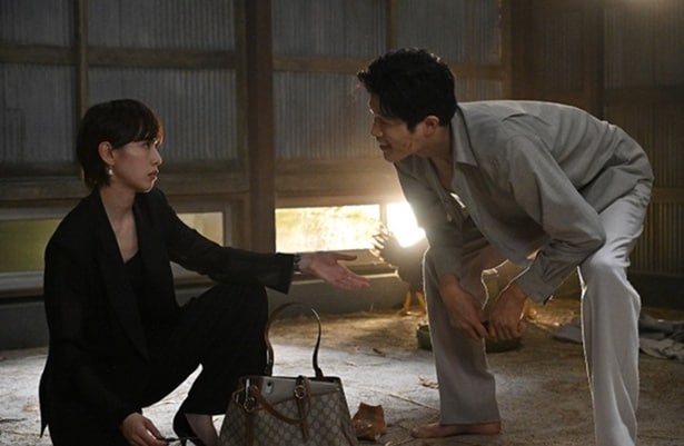 初回冒頭シーン。「本物の儀堂」「なりすましの儀堂」——どちらなのか