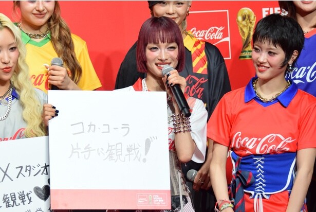 JURINさんのオススメする観戦スタイルは「コカ・コーラ片手に観戦！」