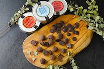 京都の伝統和菓子にチョコと洋酒を美しく調和させた、“夜専用”わらび餅「Mochi Mochi Cioccolate」がバレンタインシーズンに向けて新発売