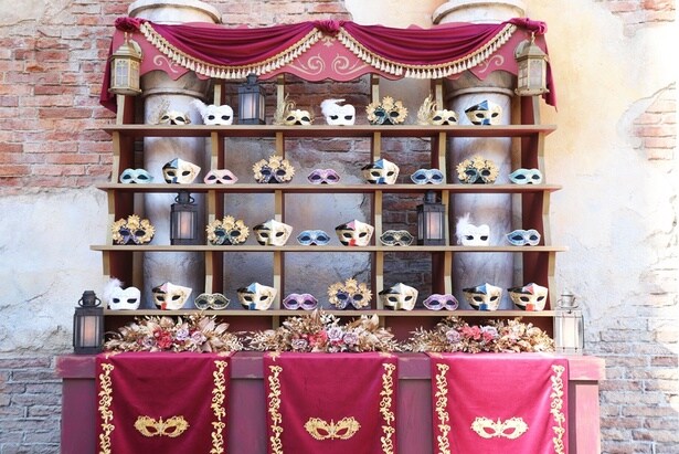 「パラッツォ・カナル」の一角には、美しいカーニバルマスクがずらりと並ぶ