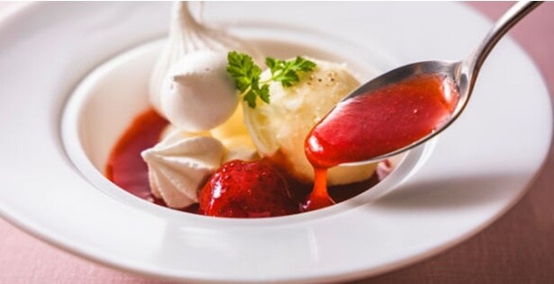 「苺のヴァシュラン仕立て」