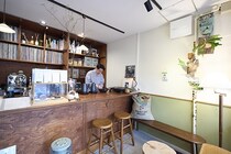 コーヒーで旅する日本／関西編｜始まりは山の頂上で飲んだコーヒー。予期せぬ感動から小さな街のオアシスができるまで。「THE HOOD COFFEE」