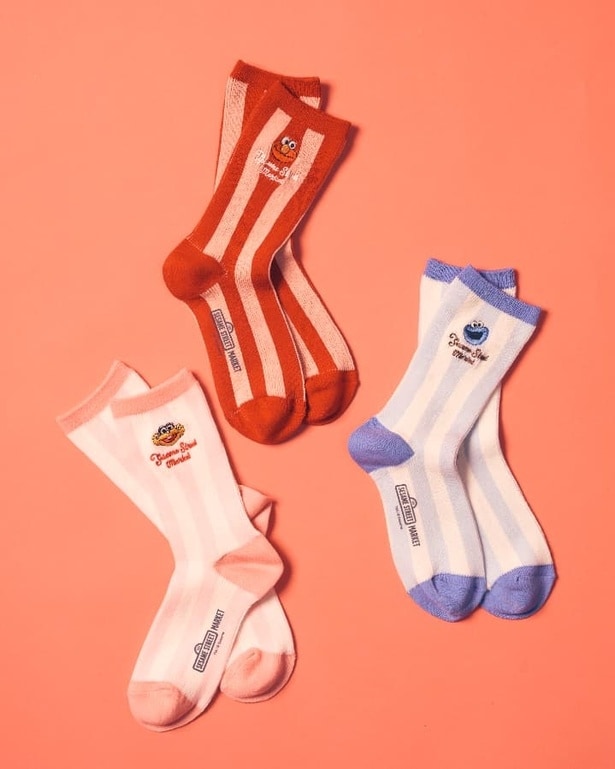 カラフルなストライプ柄が目を引く「ソックス」(2310円)も登場