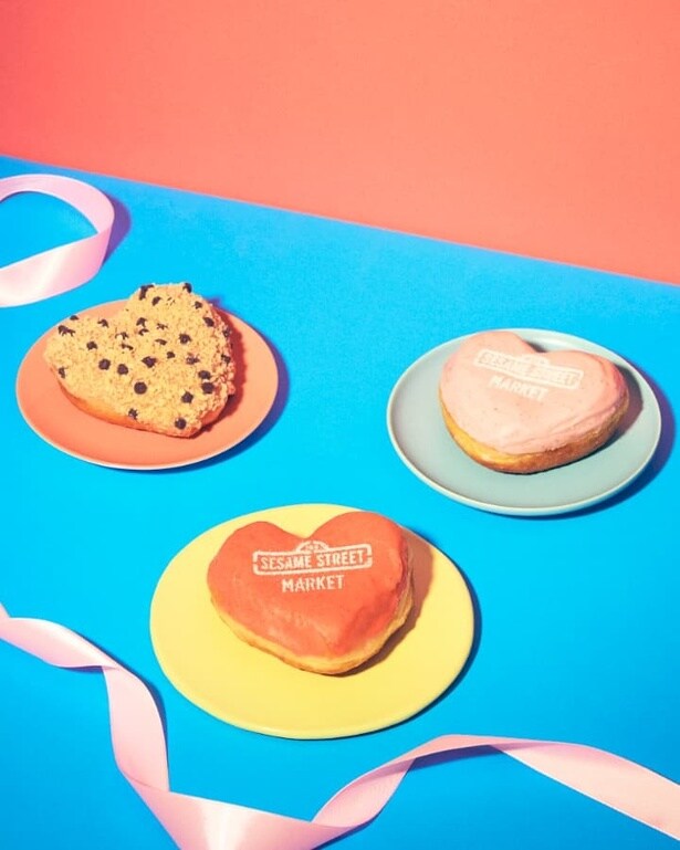 「ハートドーナツ」。(左より時計回り)「チョコチップ」、「ホワイトピンク」、「ベリーピンク」