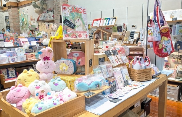 亜土ちゃんの世界観があふれるグッズがずらりと並ぶ