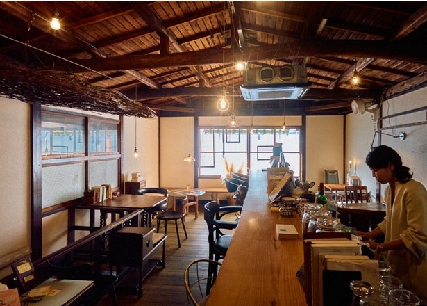 都会だけどどこかノスタルジックな街・神保町と、店の雰囲気が見事にマッチ