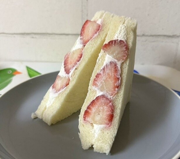 【写真】新たにラインナップに加わった「いちご＆ホイップサンド」