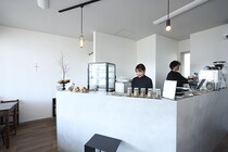 コーヒーで旅する日本／四国編｜宇和島の人気カフェ初の姉妹店は、芳しい香りに満ちたヒーリングスポット「LPLUS」