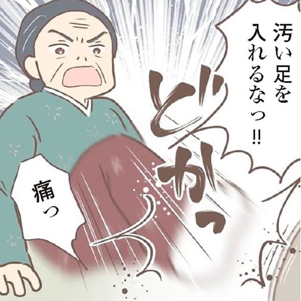 「汚い足を入れるなっ!!」寒くても養母からこたつに入らせてもらえない!いじめ抜かれた養女の過酷な生活とは?【作者にも話を聞いた】