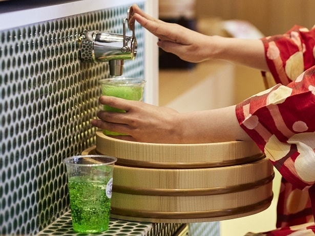 【写真】温泉蛇口からは、なんとメロンソーダが！