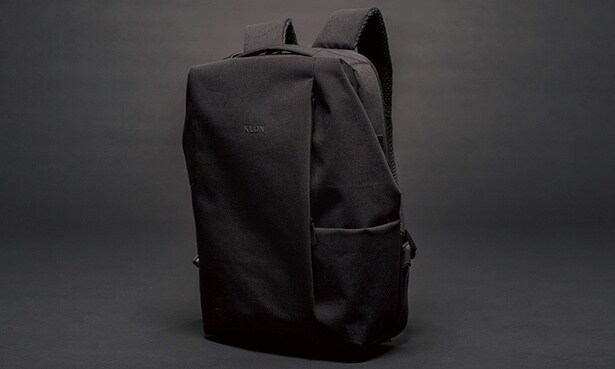 スムース素材で上品で落ち着いた印象に