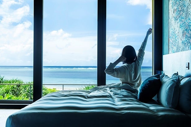 全室オーシャンフロントで西向きの客室は朝日が届く