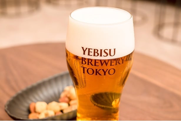 ここだけでしか味わうことができない限定ビール「ヱビス ∞(インフィニティ)」。ツアー以外では、タップルームで1200円で飲むことができる