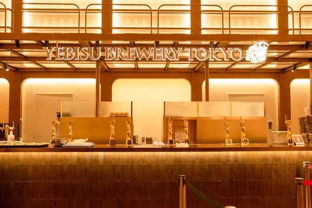 凛とした雰囲気が特別感を演出するタップルームのカウンター