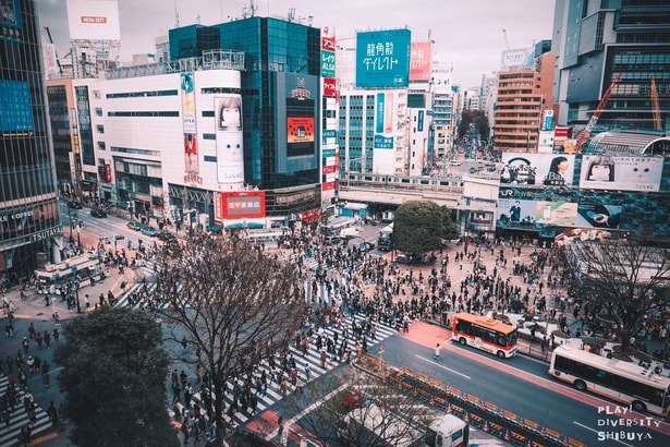 上から望む昼間の渋谷スクランブル交差点