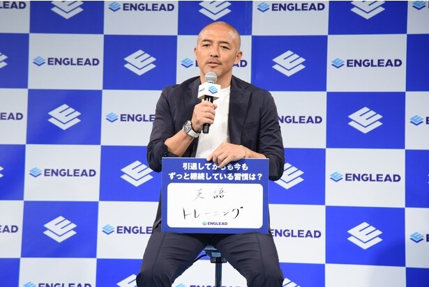 「引退してからもずっと継続している習慣は？」という質問に対する小野さんの答えは「英語とトレーニング」
