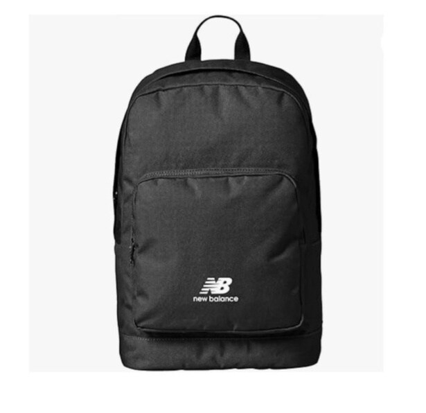 いつでもどこでも、型崩れしない。シンプルなデザインでいつでも使える24リットルスクエアバックパック【ニューバランス】のリュックがAmazonに登場中‼