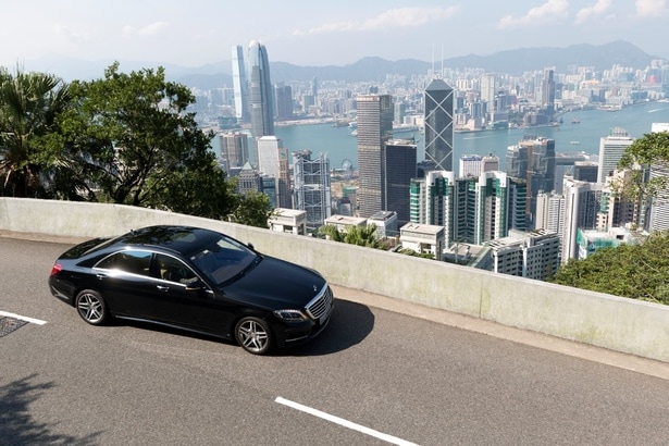 国際基準の教育を受けた専属ドライバーによる、安心・確実なエグゼクティブ送迎