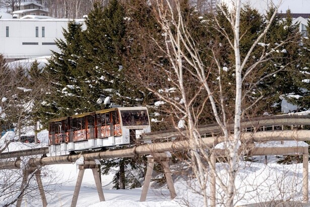 リゾート内の移動は、無料のモノレールを利用すればラクラク！