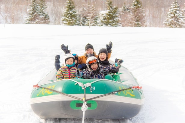 スノーラフティングは予測不能な動きと遠心力に大興奮！