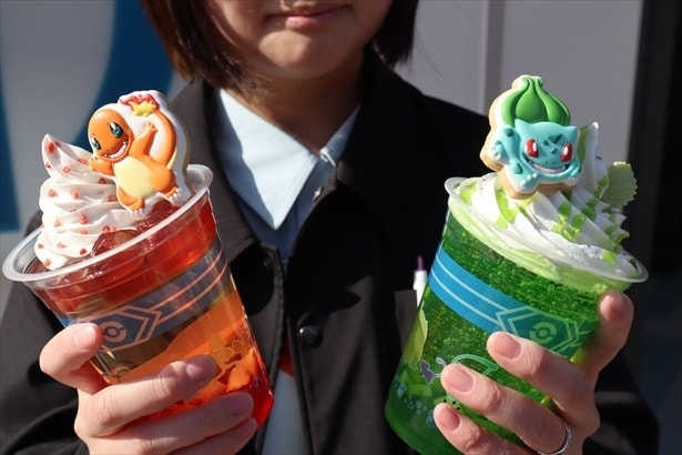 フレンドリィショップで購入できる「ヒトカゲのひのこドリンク」(写真左)と「フシギダネのはっぱカッタードリンク」(写真右)