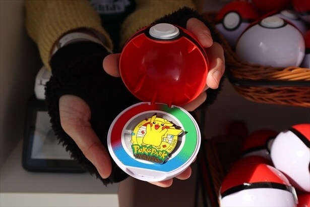 モンスターボールの中身はランダムピンバッジ