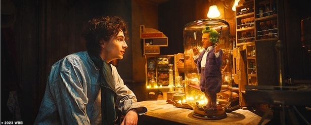 ウォンカとウンパルンパ(ヒュー・グラント)の掛け合いも見どころ