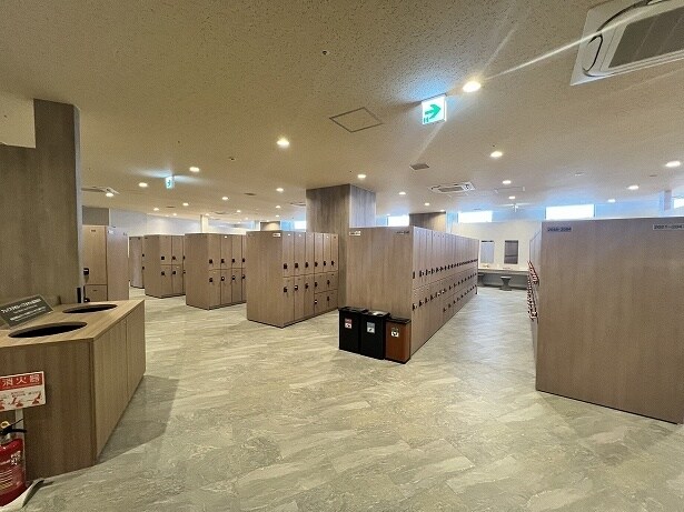 まず、脱衣所の広さに驚く