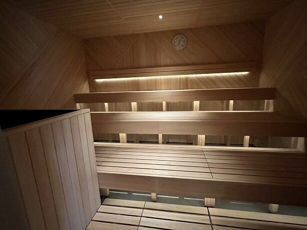しっかり熱さを感じる「フィンランドサウナ」
