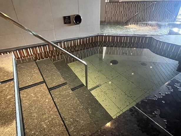 水風呂は無理をせず、足元からかけ水をしてゆっくり入ろう